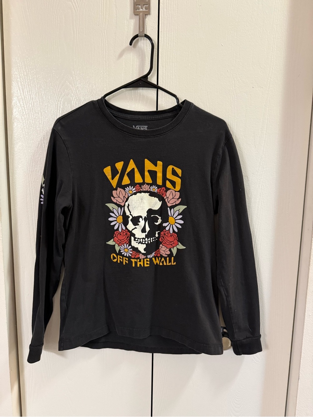 Vans Black Long-Sleeve Skull & Floral 'Off The Wall' Graphic Tee